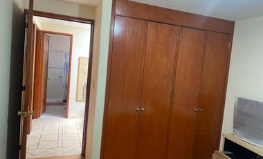 RENTA DE CASA EN PRIVADA CON 3 CASAS, PORTON ELECTRICO Y  LUGAR MUY SEGURO