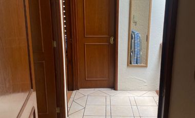 RENTA DE CASA EN PRIVADA CON 3 CASAS, PORTON ELECTRICO Y  LUGAR MUY SEGURO