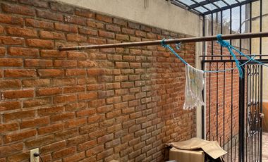 RENTA DE CASA EN PRIVADA CON 3 CASAS, PORTON ELECTRICO Y  LUGAR MUY SEGURO