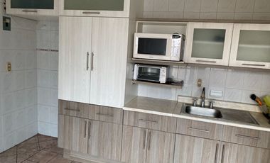 RENTA DE CASA EN PRIVADA CON 3 CASAS, PORTON ELECTRICO Y  LUGAR MUY SEGURO