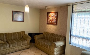 RENTA DE CASA EN PRIVADA CON 3 CASAS, PORTON ELECTRICO Y  LUGAR MUY SEGURO