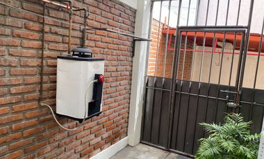 RENTA DE CASA EN PRIVADA CON 3 CASAS, PORTON ELECTRICO Y  LUGAR MUY SEGURO EN IXTULCO, TLAXCALA.