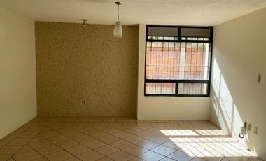 RENTA DE CASA EN PRIVADA CON 3 CASAS, PORTON ELECTRICO Y  LUGAR MUY SEGURO EN IXTULCO, TLAXCALA.