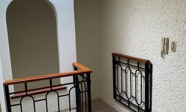 RENTA DE CASA EN PRIVADA CON 3 CASAS, PORTON ELECTRICO Y  LUGAR MUY SEGURO EN IXTULCO, TLAXCALA.
