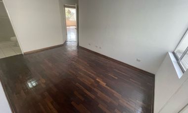 DEPARTAMENTO SEGUNDO PISO CON COCHERA MIRAFLORES