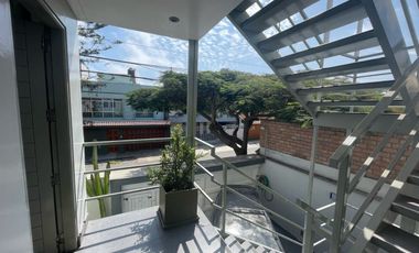 DEPARTAMENTO SEGUNDO PISO CON COCHERA MIRAFLORES