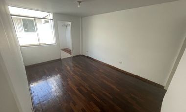 DEPARTAMENTO SEGUNDO PISO CON COCHERA MIRAFLORES