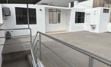 ALQUILO HABITACIONES EN CALLE ORIÓN PRIMERA CUADRA URBANIZACIÓN PORTADA DEL SOL ALTURA CUADRA 30 AVENIDA DEL CORREGIDOR.