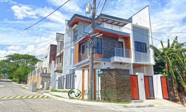 Corner End Unit House for Sale near SM City Caloocan!