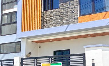 Corner End Unit House for Sale near SM City Caloocan!