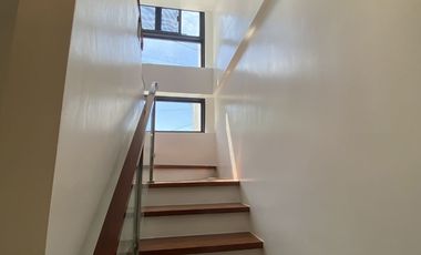 Corner End Unit House for Sale near SM City Caloocan!