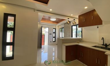 Corner End Unit House for Sale near SM City Caloocan!