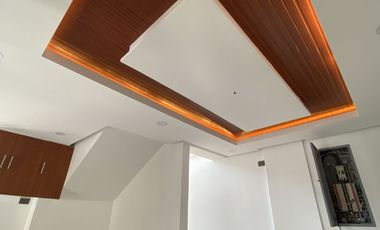 Corner End Unit House for Sale near SM City Caloocan!