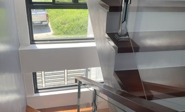 Corner End Unit House for Sale near SM City Caloocan!