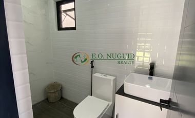Corner End Unit House for Sale near SM City Caloocan!