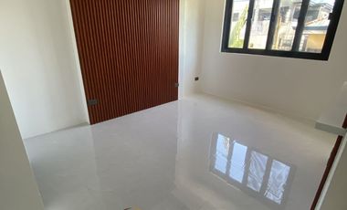 Corner End Unit House for Sale near SM City Caloocan!