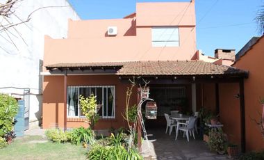 CASA - DOS LOCALES - DEPARTAMENTO