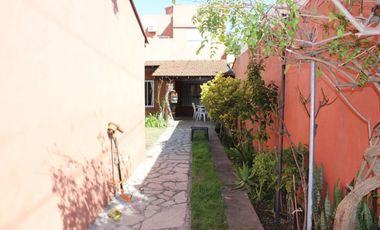 CASA - DOS LOCALES - DEPARTAMENTO