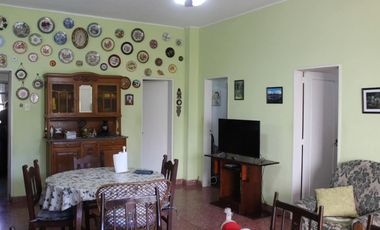 CASA - DOS LOCALES - DEPARTAMENTO