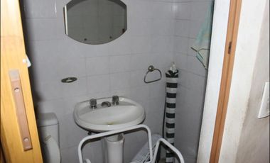 CASA - DOS LOCALES - DEPARTAMENTO