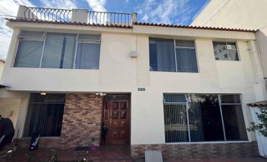 Cerca Colegio Condamine Vendo Oportunidad casa para vivienda y ofinas