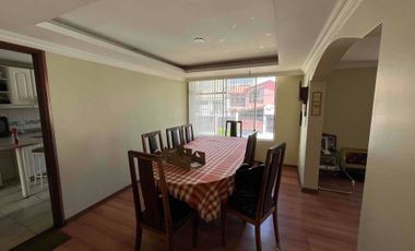 Cerca Colegio Condamine Vendo Oportunidad casa para vivienda y ofinas