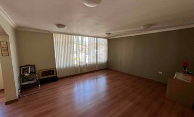 Cerca Colegio Condamine Vendo Oportunidad casa para vivienda y ofinas