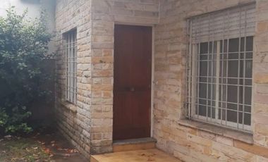 CASA AL FRENTE Y AL FONDO - 2 PROPIEDADES EN UN MISMO LOTE