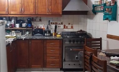 CASA AL FRENTE Y AL FONDO - 2 PROPIEDADES EN UN MISMO LOTE