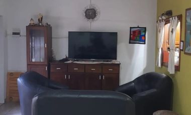 CASA AL FRENTE Y AL FONDO - 2 PROPIEDADES EN UN MISMO LOTE