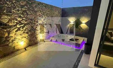 HERMOSA CASA CON PANELES SOLARES AREA CAMPOS ELISEOS