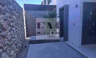 HERMOSA CASA CON PANELES SOLARES AREA CAMPOS ELISEOS