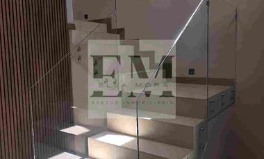 HERMOSA CASA CON PANELES SOLARES AREA CAMPOS ELISEOS