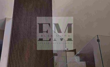 HERMOSA CASA CON PANELES SOLARES AREA CAMPOS ELISEOS