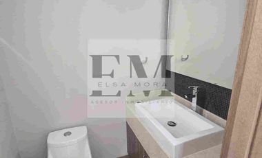 HERMOSA CASA CON PANELES SOLARES AREA CAMPOS ELISEOS