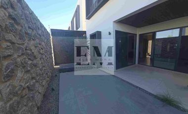 HERMOSA CASA CON PANELES SOLARES AREA CAMPOS ELISEOS