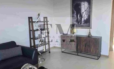 HERMOSA CASA CON PANELES SOLARES AREA CAMPOS ELISEOS