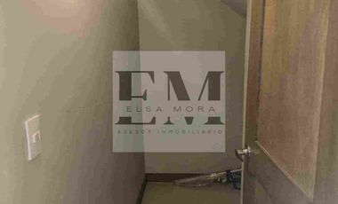 HERMOSA CASA CON PANELES SOLARES AREA CAMPOS ELISEOS