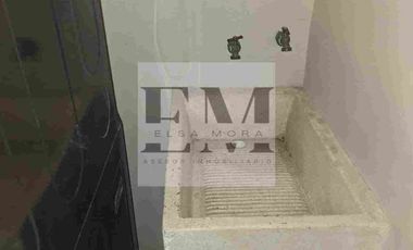 HERMOSA CASA CON PANELES SOLARES AREA CAMPOS ELISEOS