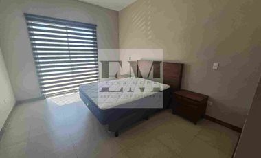 HERMOSA CASA CON PANELES SOLARES AREA CAMPOS ELISEOS