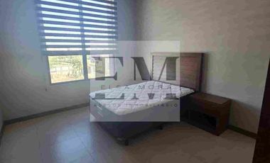 HERMOSA CASA CON PANELES SOLARES AREA CAMPOS ELISEOS