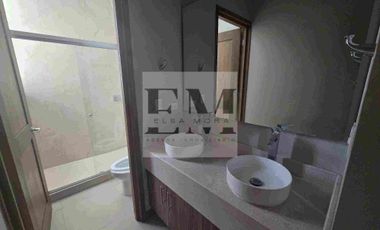 HERMOSA CASA CON PANELES SOLARES AREA CAMPOS ELISEOS