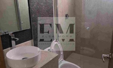 HERMOSA CASA CON PANELES SOLARES AREA CAMPOS ELISEOS