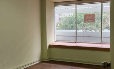 Arriendo Luminosa y Tranquila Oficina en Santiago Centro, Metro La Moneda y Santa Ana.