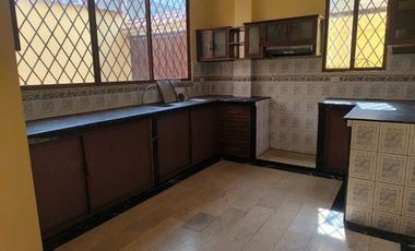 ALQUILER CASA TRES PISOS, NORTE DE MACHALA