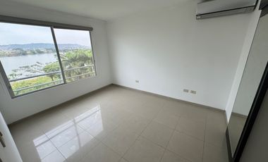En venta departamento de 3 dormitorios en Urb.Altos del Río en av.Leon Febres Cordero.