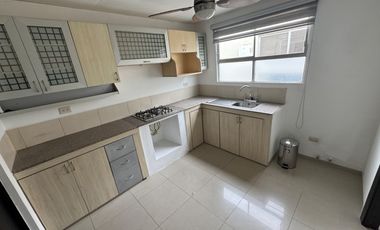 En venta departamento de 3 dormitorios en Urb.Altos del Río en av.Leon Febres Cordero.