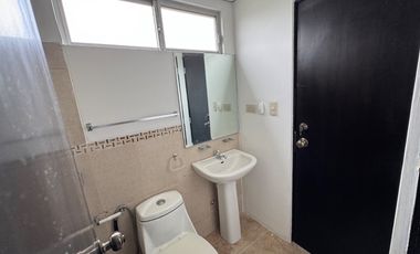 En venta departamento de 3 dormitorios en Urb.Altos del Río en av.Leon Febres Cordero.