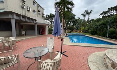 En venta departamento de 3 dormitorios en Urb.Altos del Río en av.Leon Febres Cordero.
