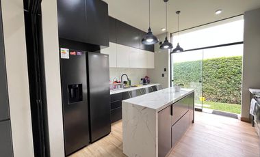 Hermosa Casa con piscina y gran jardín en Fundo Cieneguilla 🏠🌳